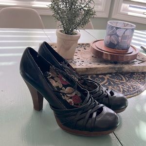 Kenneth Cole Tribeca heels